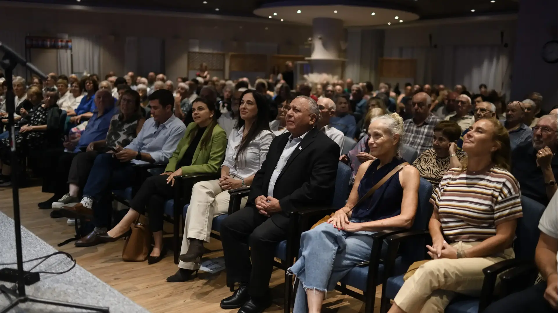 גדי איזנקוט, מנהיג מפלגת "ישר" ולשעבר הרמטכ"ל, נואם במהלך עצרת בחירות בנורדיה גדי איזנקוט, מנהיג מפלגת "ישר" ולשעבר הרמטכ"ל, נואם במהלך עצרת בחירות בנורדיה
