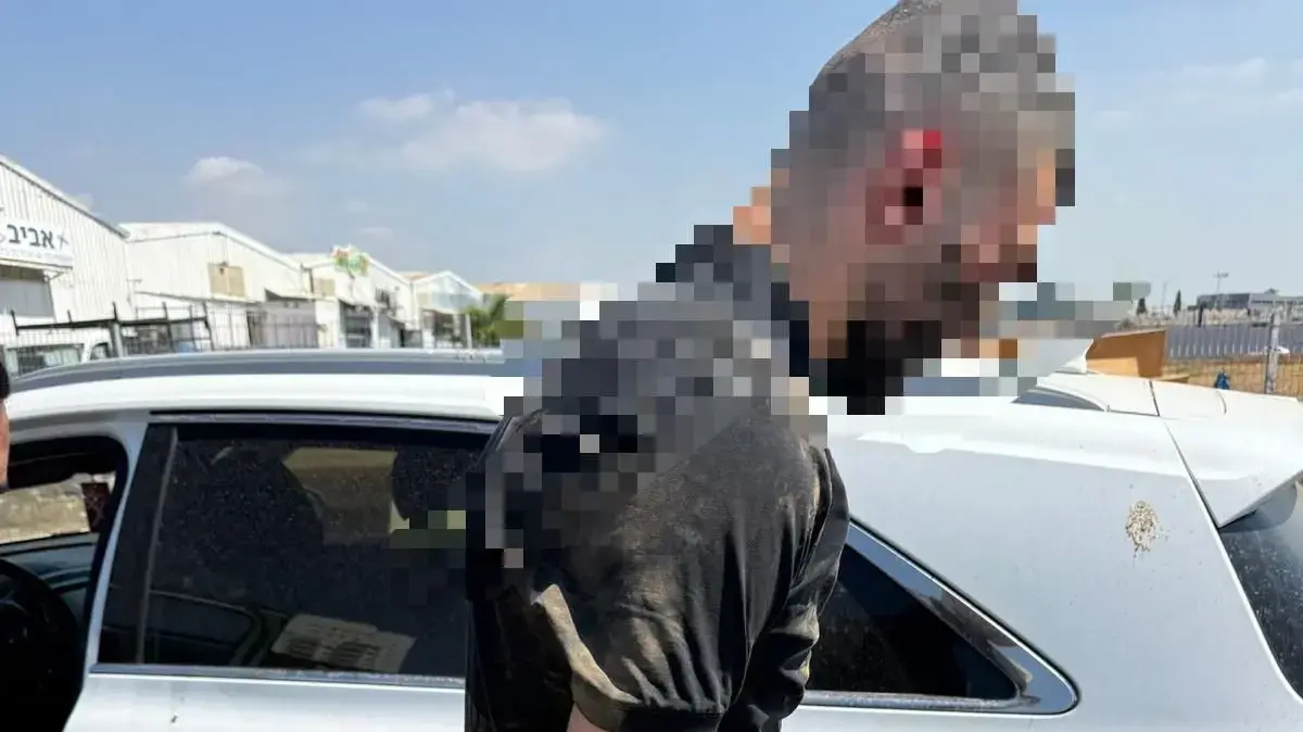 גנבי הרכב שנתפסו בתום המרדף המשטרתי גנבי הרכב שנתפסו בתום המרדף המשטרתי
