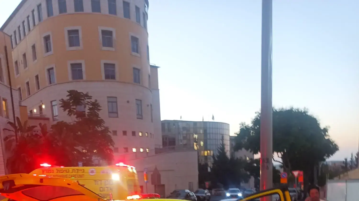 גבר כבן 30 נורה ונפצע קשה במהלך שוד בירושלים גבר כבן 30 נורה ונפצע קשה במהלך שוד בירושלים
