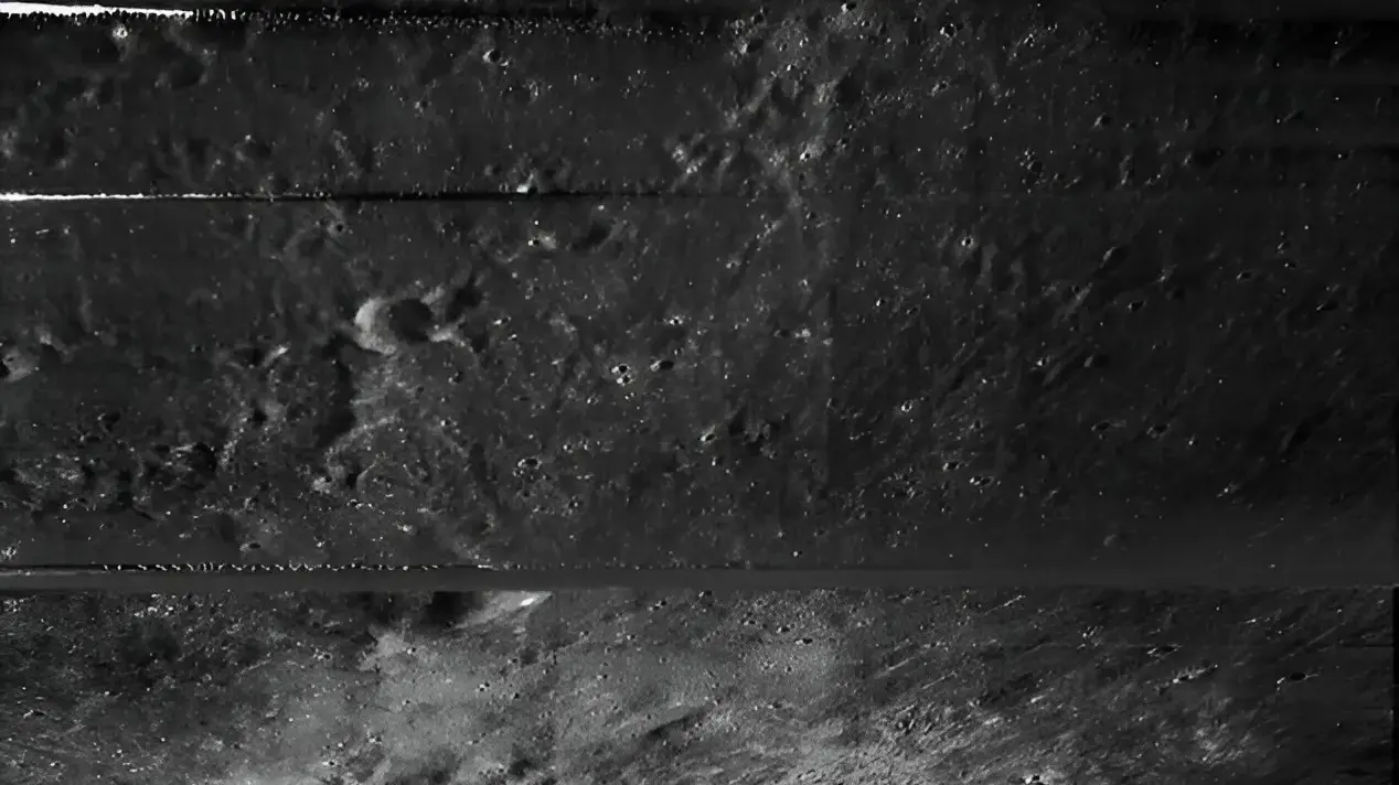 גשושית Lunar Orbiter 3 של נאס"א צילמה את התמונה ב-1967, בזמן שהסוכנות נערכה לשלוח בני אדם אל הירח לראשונה גשושית Lunar Orbiter 3 של נאס"א צילמה את התמונה ב-1967, בזמן שהסוכנות נערכה לשלוח בני אדם אל הירח לראשונה