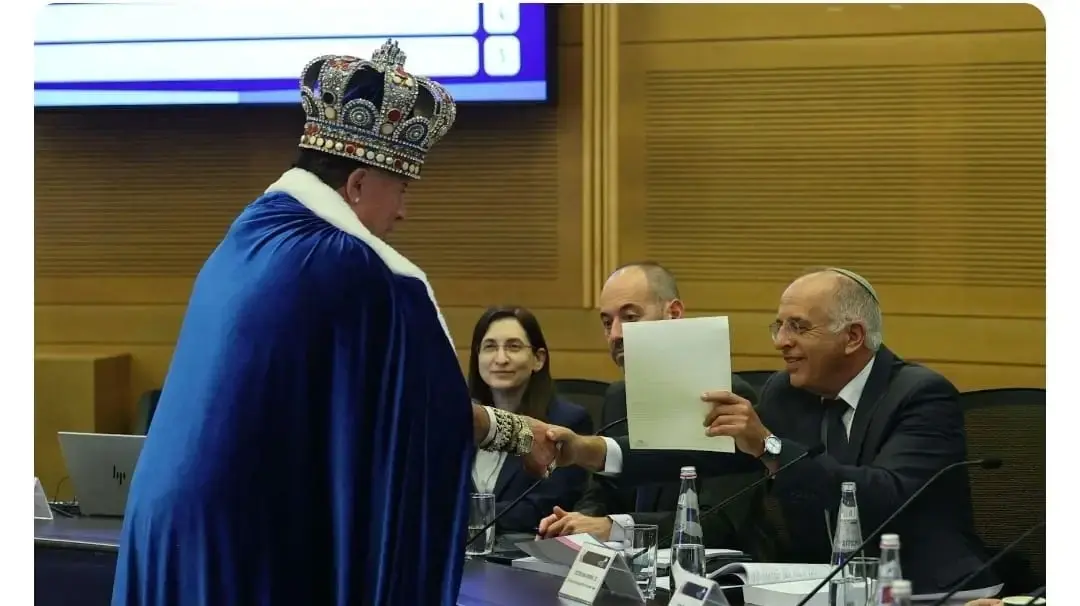 "המלך שרשר" יו"ר מפלגת שרשר לאהבה ואחדות העם "המלך שרשר" יו"ר מפלגת שרשר לאהבה ואחדות העם
