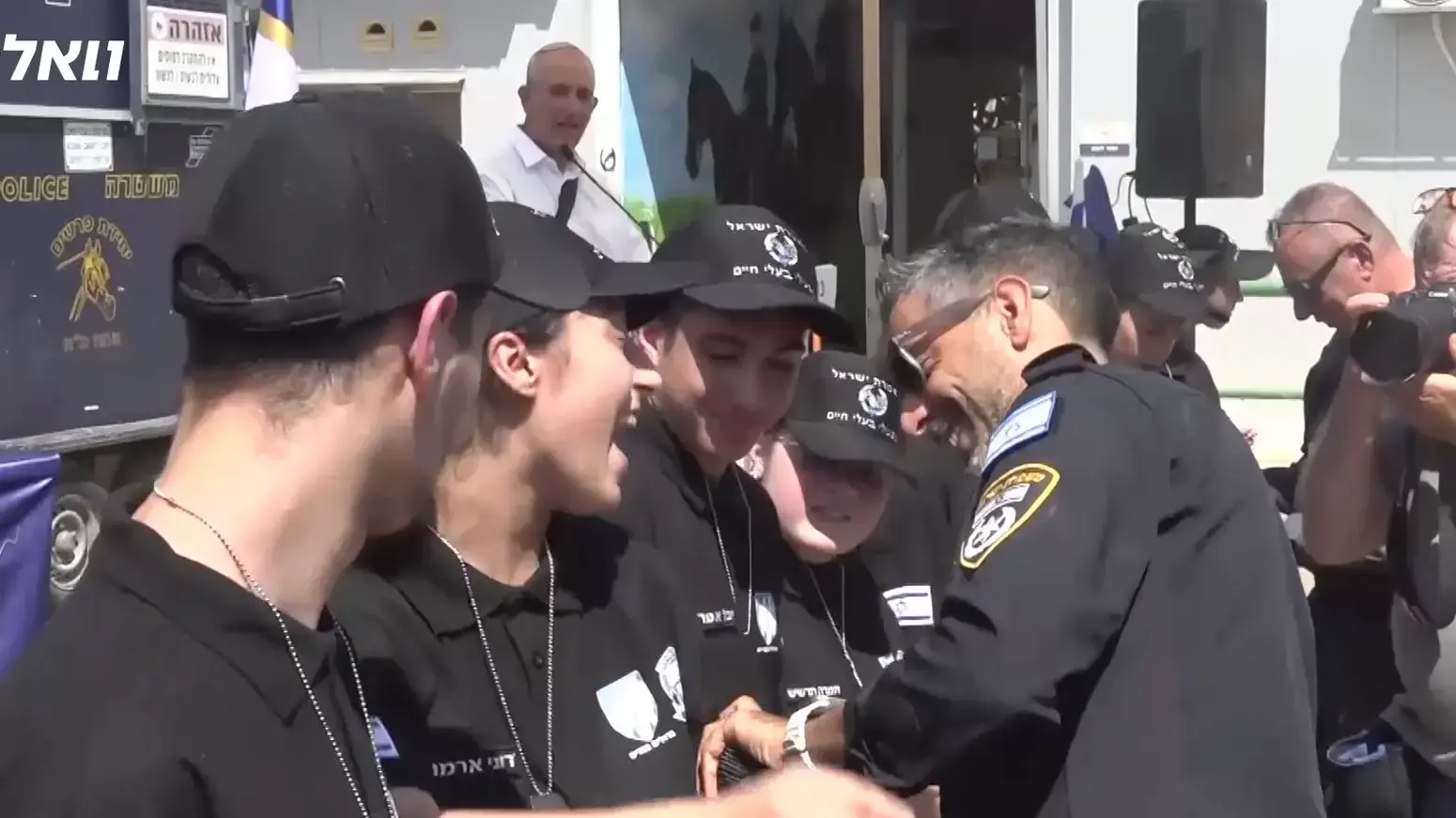 תלמידי בית הספר "מיתרים" בחולון בטקס לקבלת תעודת מתנדב במשטרה
