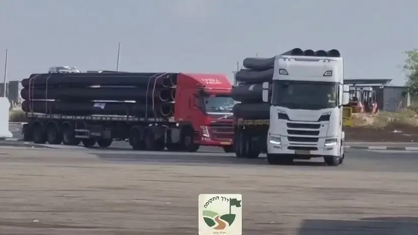 צינורות לשיקום תשתיות עוברים לרצועת עזה ממעבר כרם שלום צינורות לשיקום תשתיות עוברים לרצועת עזה ממעבר כרם שלום