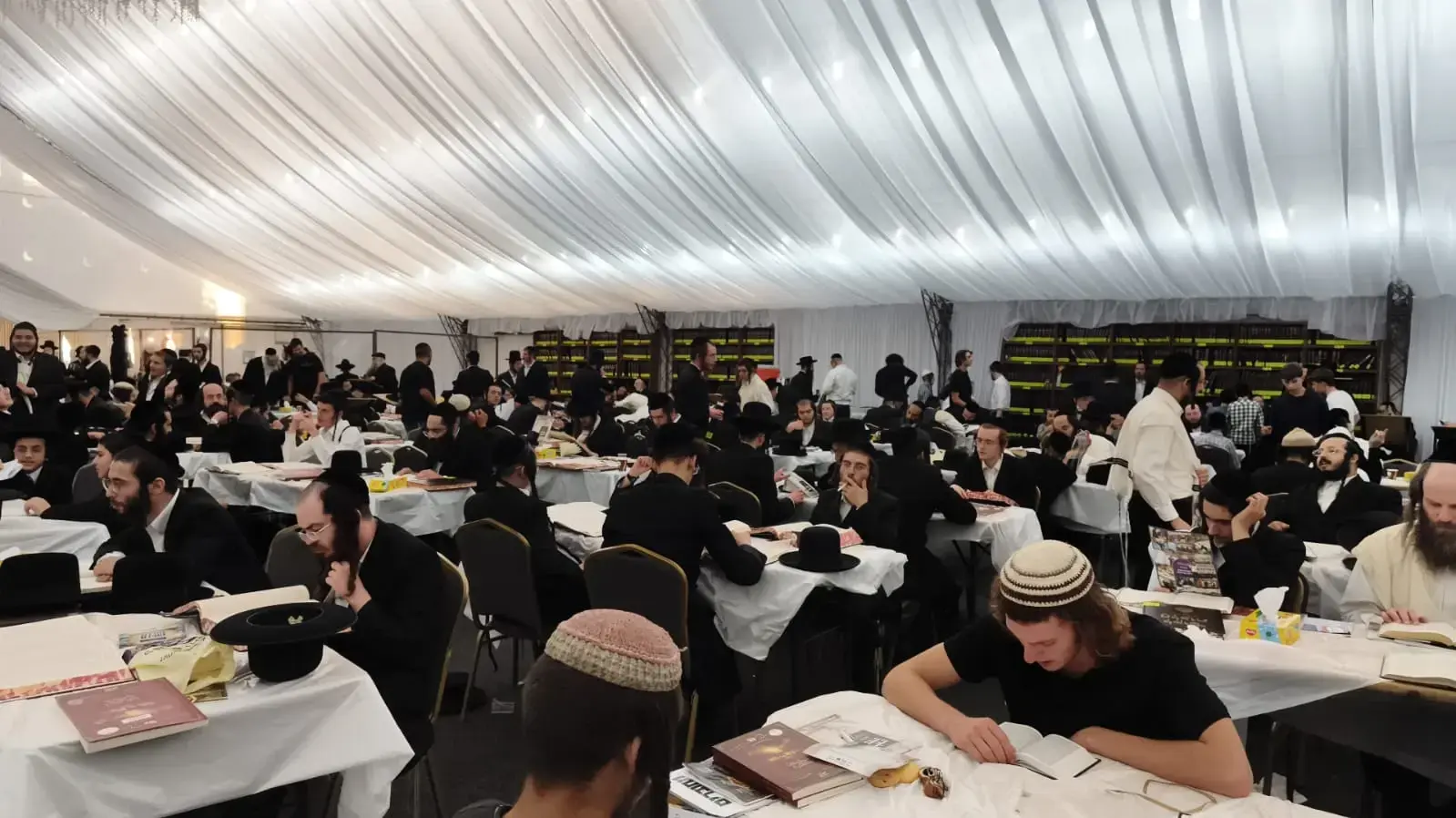חרדים חסידי ברסלב עריקים, אומן, אוקראינה חרדים חסידי ברסלב עריקים, אומן, אוקראינה