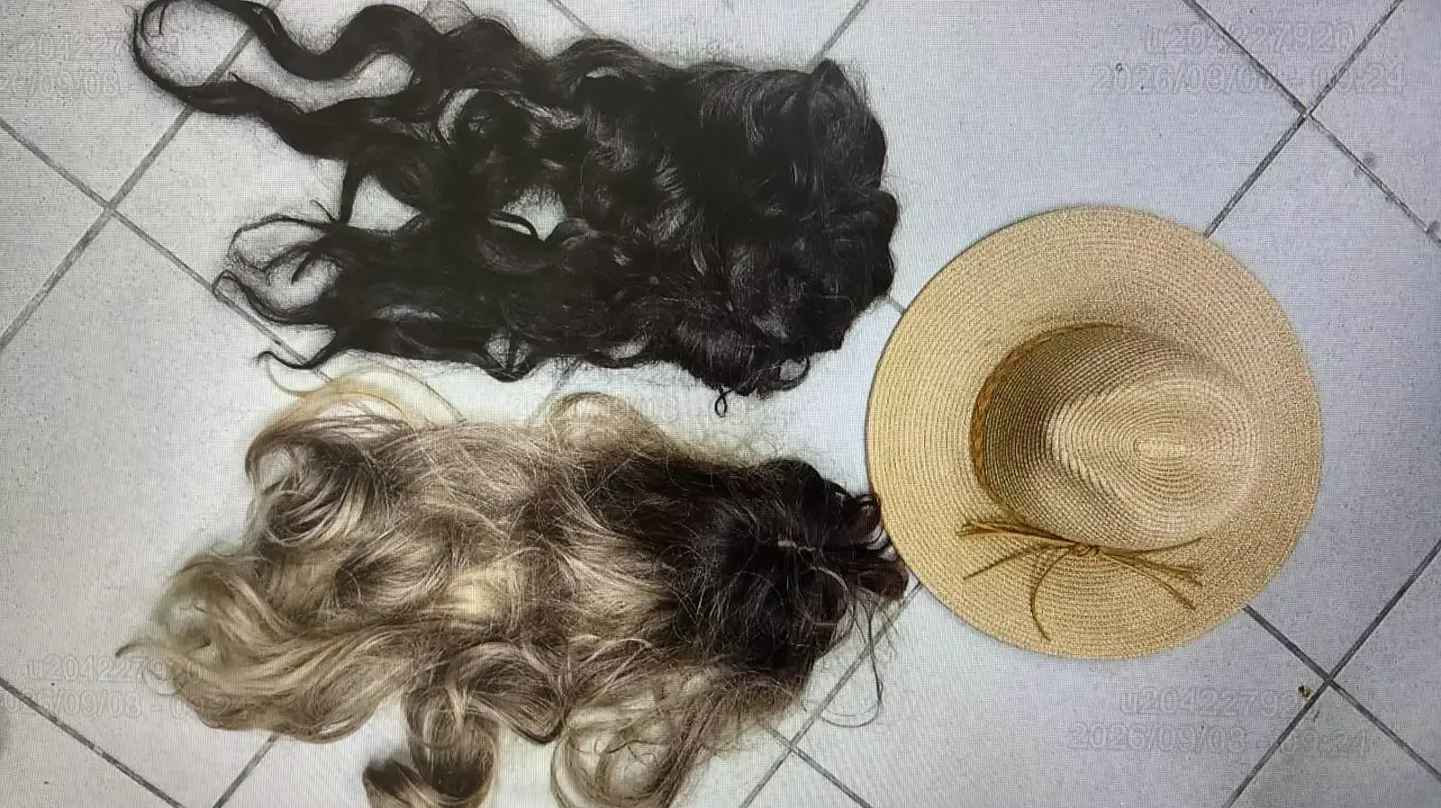 הכירה גברים בטינדר, גנבה מהם כרטיסי אשראי ושיקים - והשתמשה בהם לעקוץ אחרים הכירה גברים בטינדר, גנבה מהם כרטיסי אשראי ושיקים - והשתמשה בהם לעקוץ אחרים