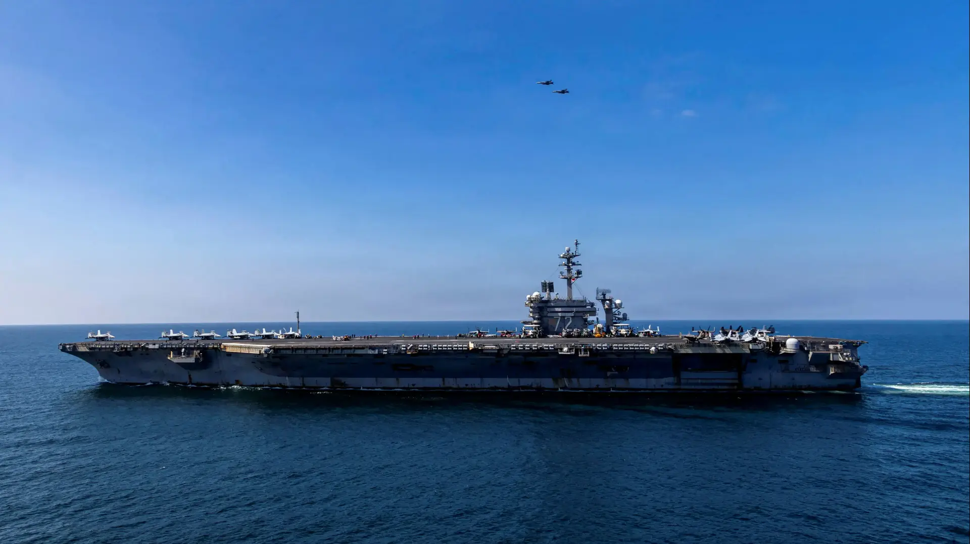 נושאת המטוסים USS Abraham Lincoln מסייעת למבצע Epic Fury