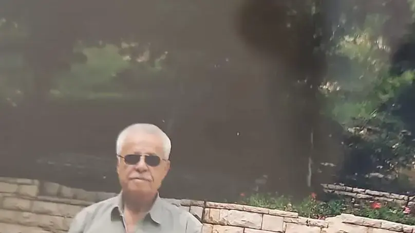 יוחנן אלישוב ליד קברו של מפקדו, חיים פוזננסקי יוחנן אלישוב ליד קברו של מפקדו, חיים פוזננסקי
