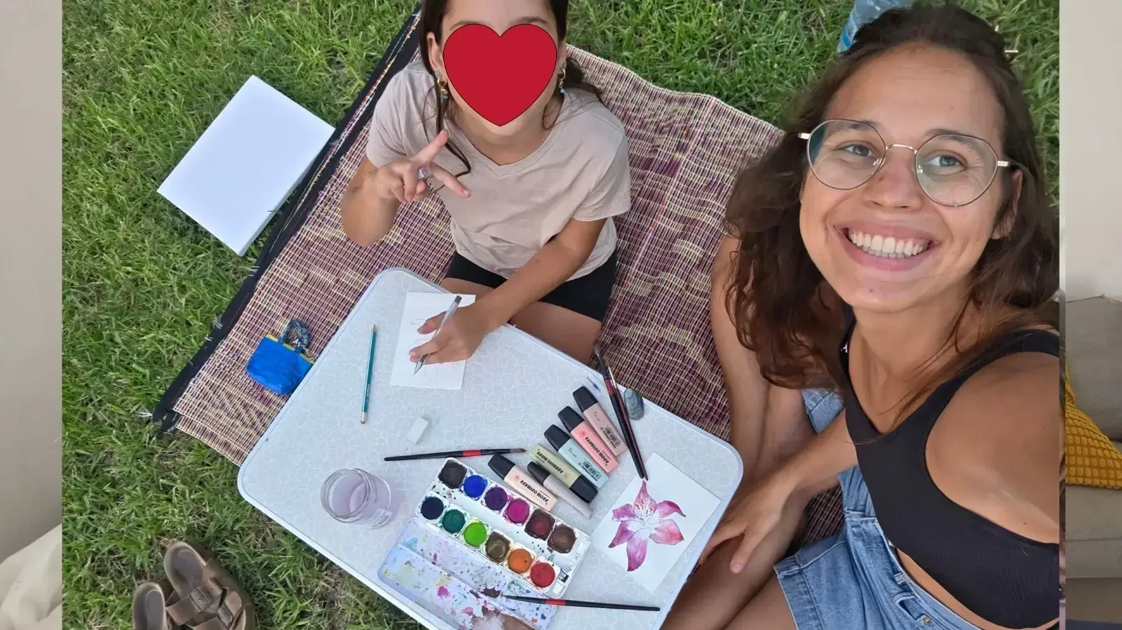 וורוניקה בצ'לדין, בפעילות יצירה עם אחת החניכות וורוניקה בצ'לדין, בפעילות יצירה עם אחת החניכות