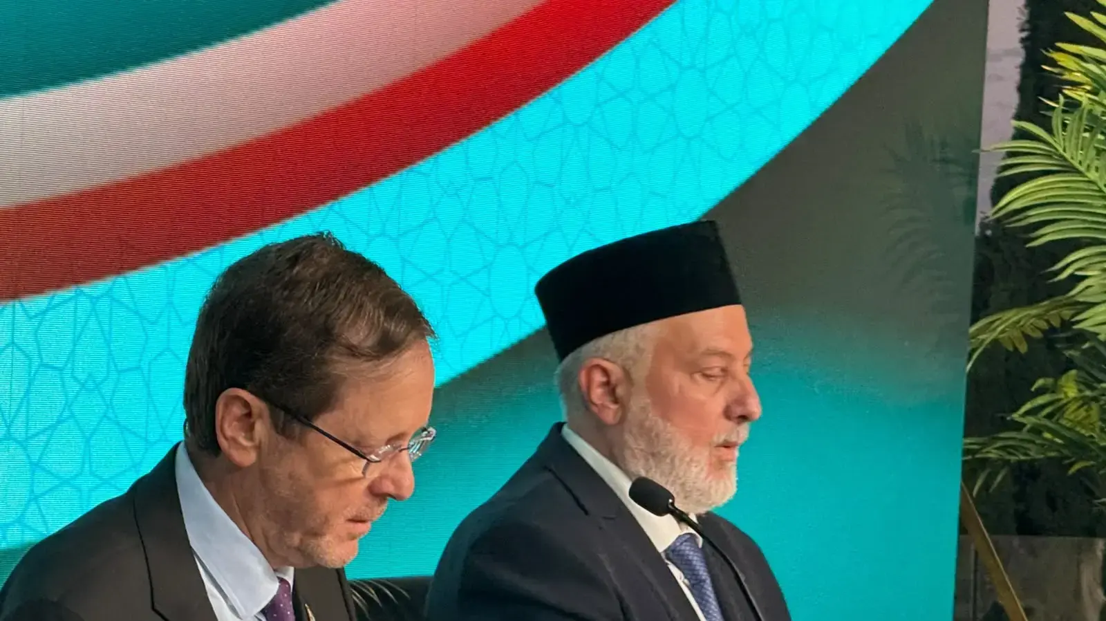 נשיא המדינה יצחק הרצוג בכינוס העדה האסלאמית האחמדית בחיפה נשיא המדינה יצחק הרצוג בכינוס העדה האסלאמית האחמדית בחיפה
