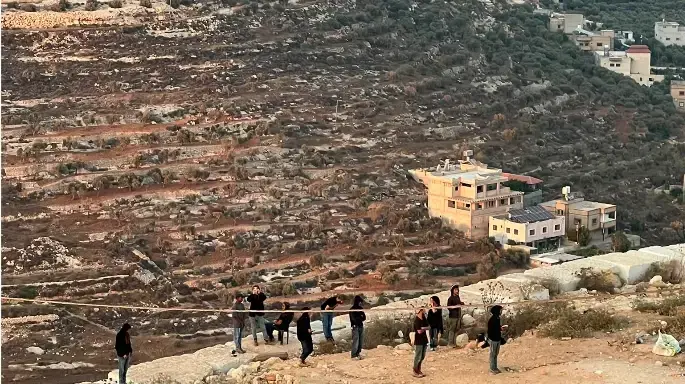 מתנחלים חוזרים למצור על קוסרא מתנחלים חוזרים למצור על קוסרא