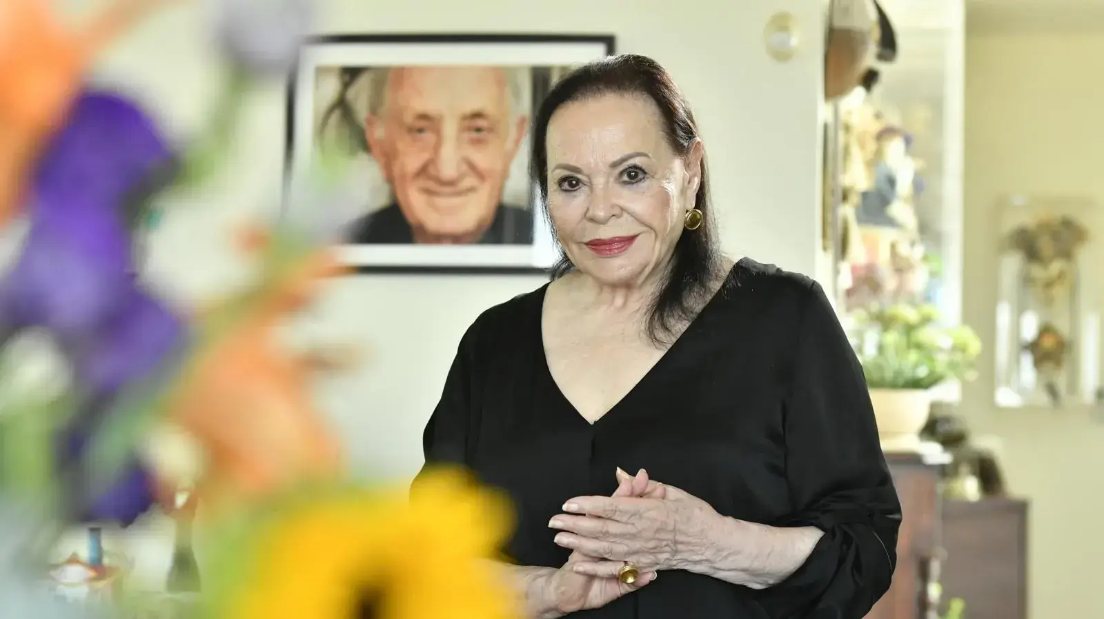 גילה אלמגור גילה אלמגור
