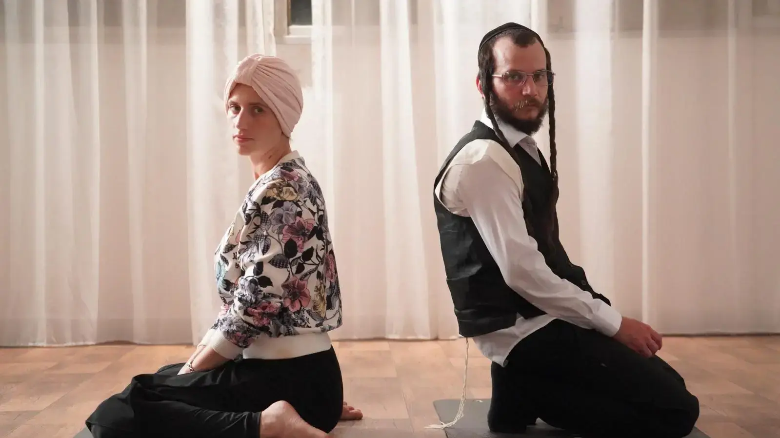 הסרט האחרון של הבמאי ניצן גלעדי. "ואהבת" עם יעל אלקנה ומיכאל מושונוב הסרט האחרון של הבמאי ניצן גלעדי. "ואהבת" עם יעל אלקנה ומיכאל מושונוב