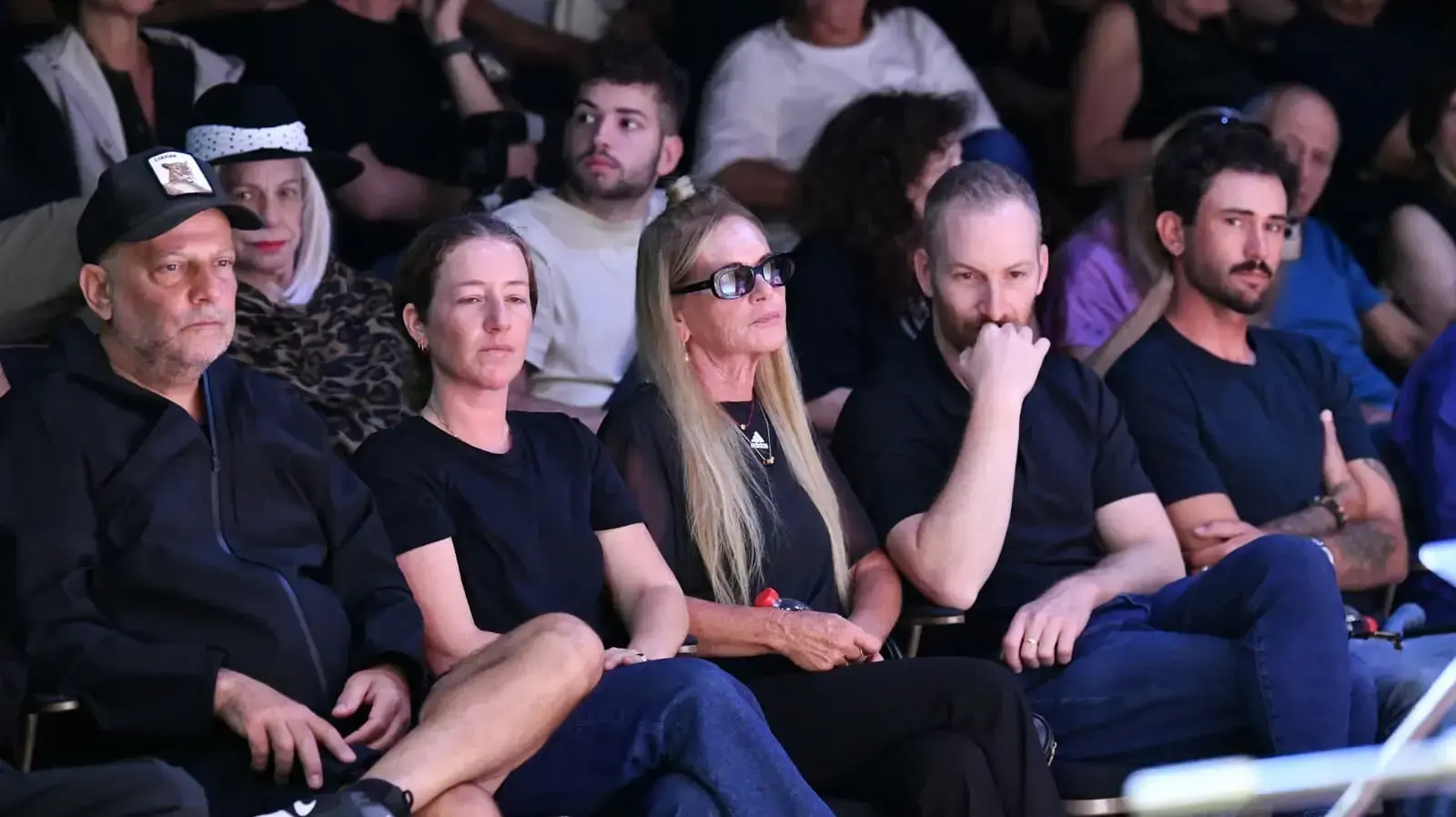 ענת גלובוס והמשפחה, טקס אשכבה של אילי גורליצקי, 6 באוקטובר 2026 ענת גלובוס והמשפחה, טקס אשכבה של אילי גורליצקי, 6 באוקטובר 2026