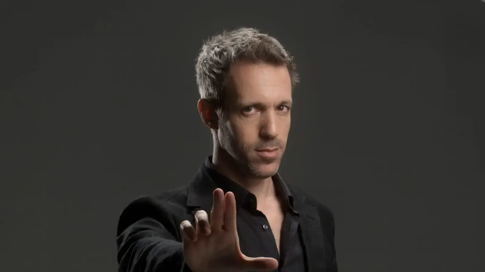 לראשונה באור יום ולכל המשפחה. נמרוד הראל לראשונה באור יום ולכל המשפחה. נמרוד הראל