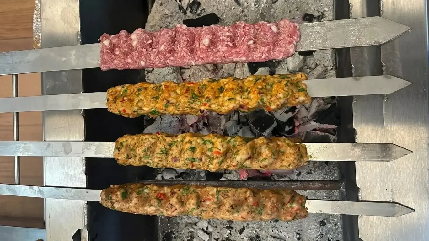 כמה סוגי קבב ועוד המון שיפודים. עפריט