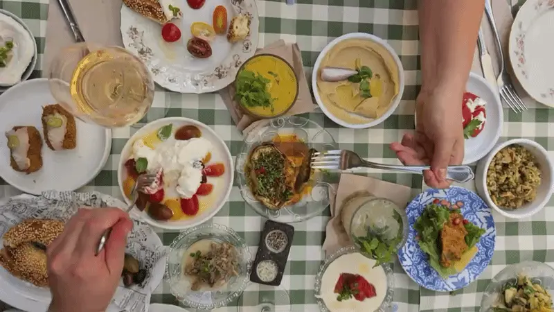 לאכול ולשתות עד דלא ידע. מנות צהריים באוזריה