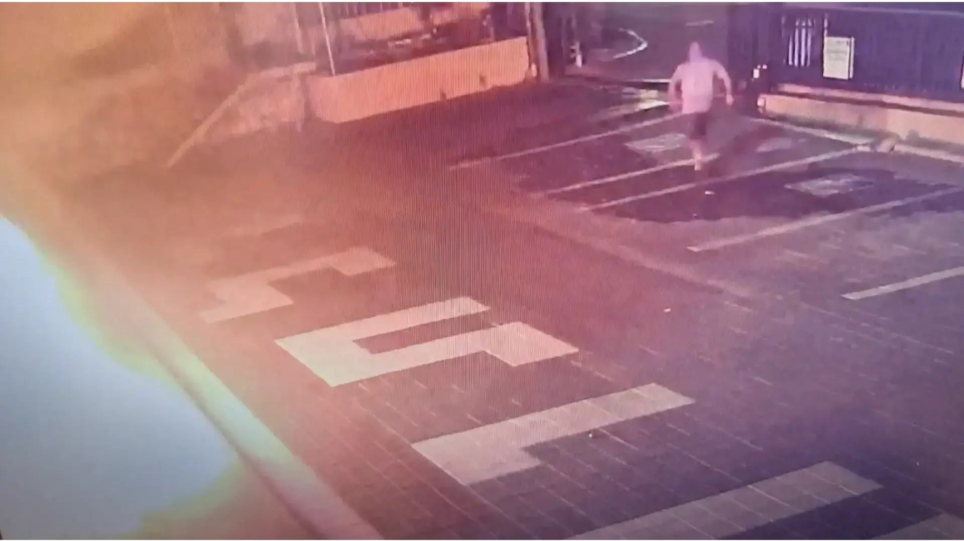 הצית את העסק שבו עבדה האקסית, רחובות