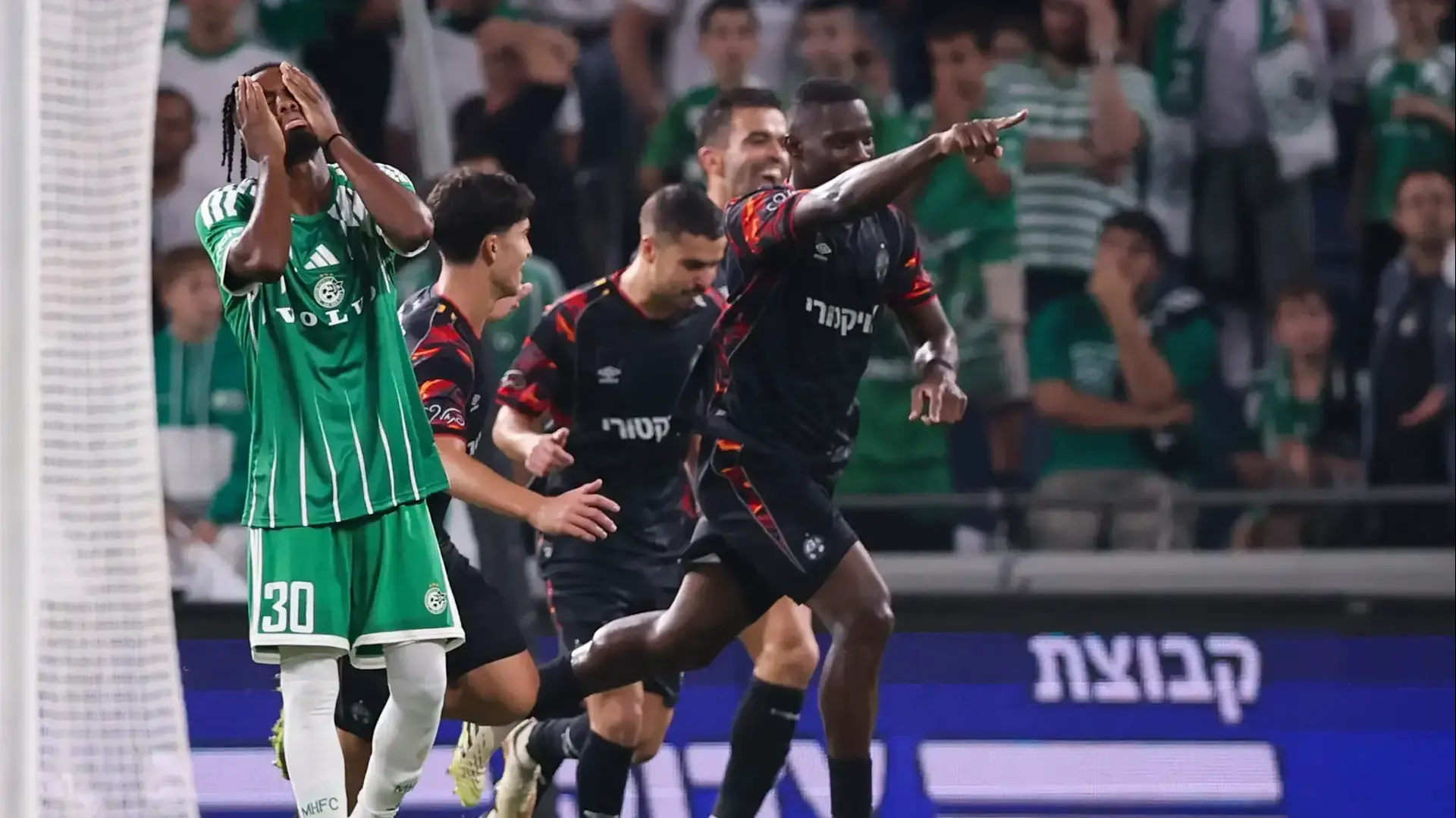 שחקני הפועל באר שבע חוגגים מול מכבי חיפה שחקני הפועל באר שבע חוגגים מול מכבי חיפה