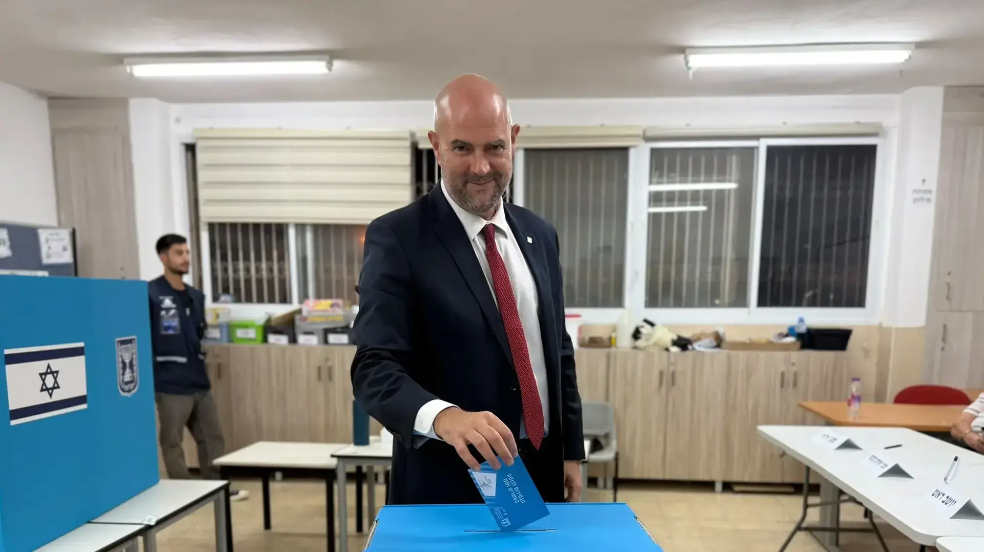 יו"ר הכנסת מצביע יו"ר הכנסת מצביע