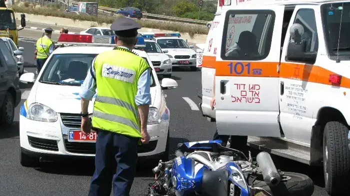 תאונת אופנוע בנתיבי איילון תאונת אופנוע בנתיבי איילון