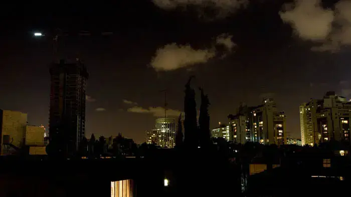 תל אביב בחשכה