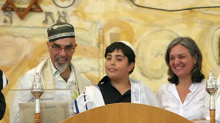 ישראל אהרוני בבר המצווה של בנו