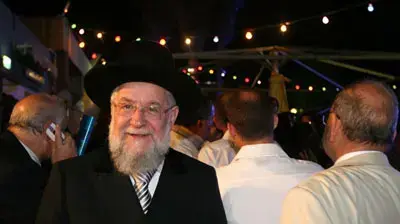 הרב ישראל מאיר לאו בחגיגות המימונה ביפו הרב ישראל מאיר לאו בחגיגות המימונה ביפו