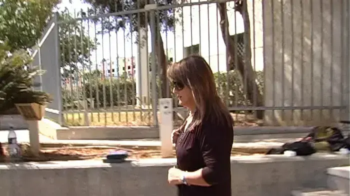 שולה זקן יוצאת מחקירה