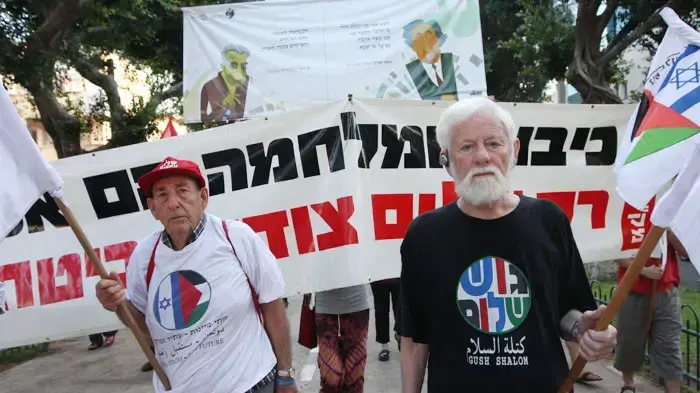 אורי אבנרי בהפגנה לציון 40 שנה לכיבוש