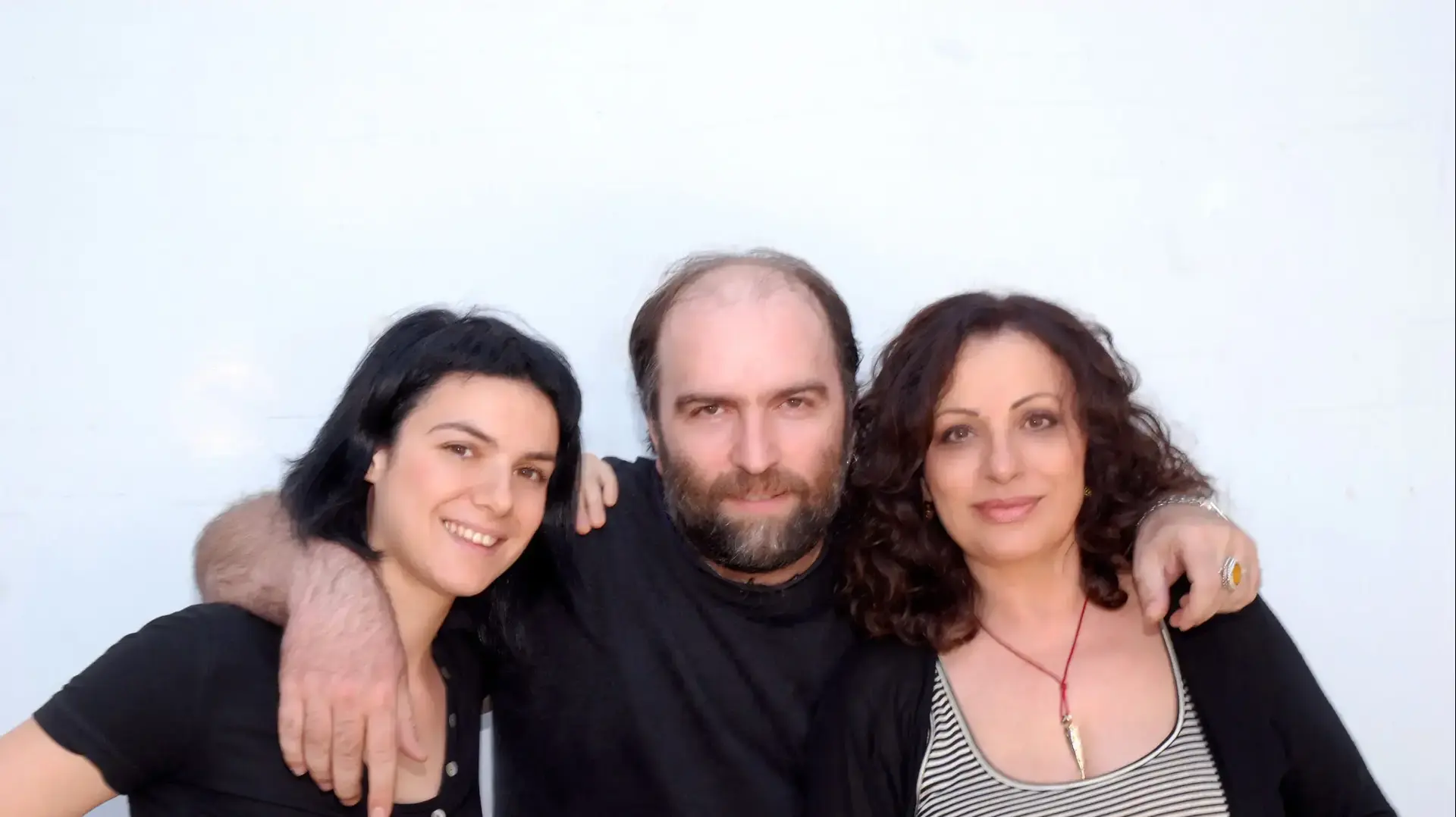חאריס אלקסיו  וחברים