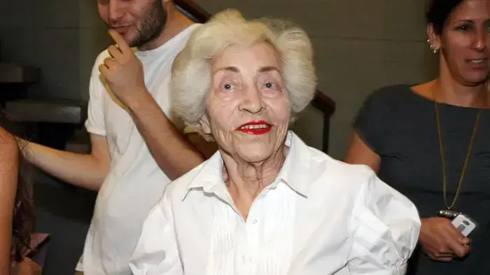לולה לוכסמבורג צוותא לולה לוכסמבורג צוותא