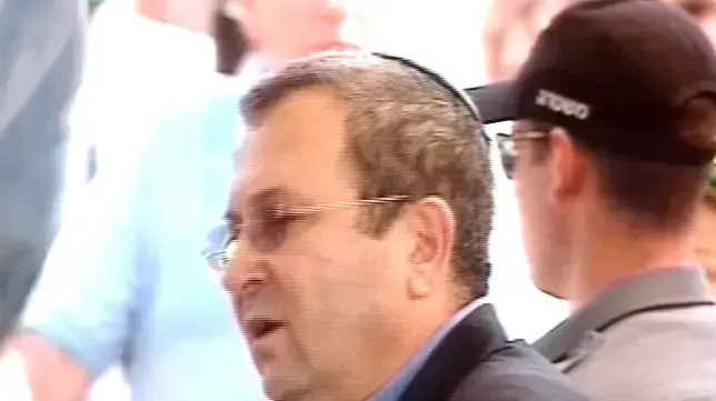 שר הביטחון אהוד ברק נואם בהלווית אהוד גולדווסר שר הביטחון אהוד ברק נואם בהלווית אהוד גולדווסר