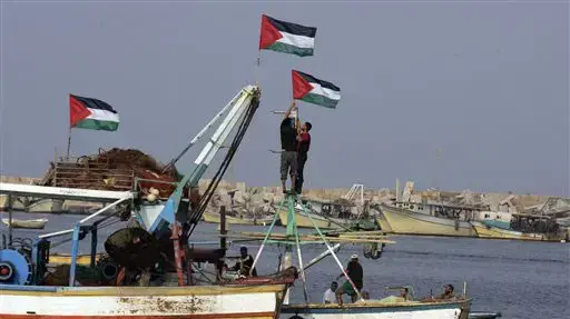 ספינות דיג פלסטיניות מנסות להגיע ללב ים לקבל פני ספינות פעילי השלום