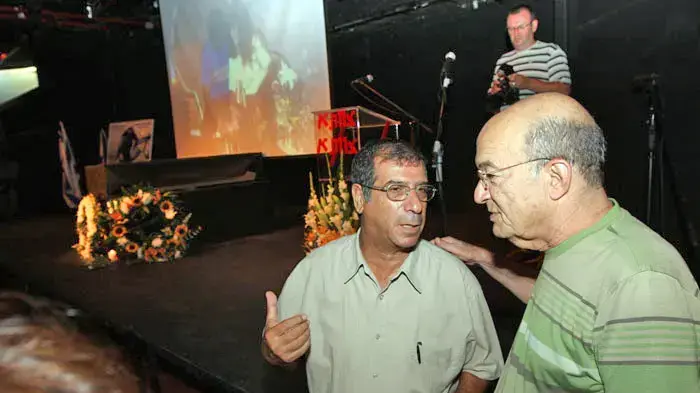 יוסי שריד בטקס הצבת הארון של אייבי נתן בצוותא תל אביב
