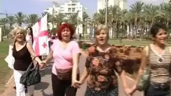 שרשרת אנושית במחאה על תוקפנות רוסיה בגאורגיה
