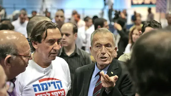 גדעון עזרא במטה לבני