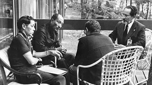 אנואר סאדאת ובכירים במצרים בקמפ דייויד 1978