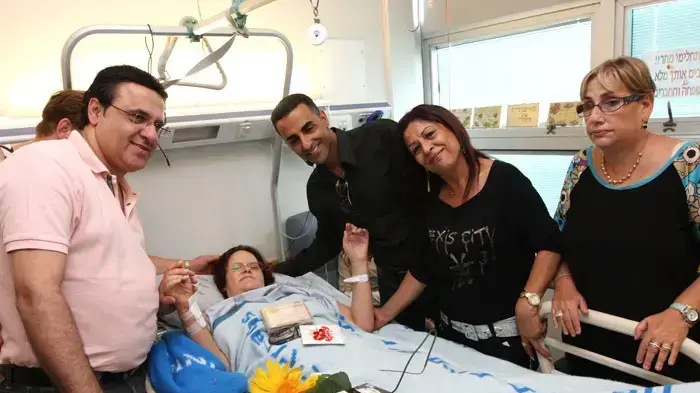 חגיגות יום הולדת למלי יזדי שנפגעה בתאונת פגע וברח