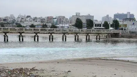 השלכת פסולת לשפך עבר הירקון סמוך לרידינג