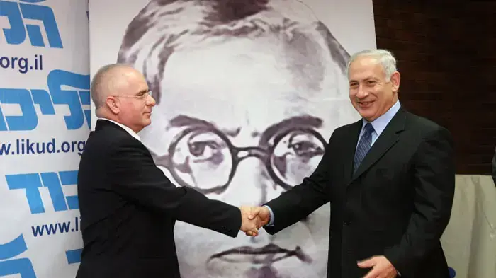 בנימין נתניהו במסיבת עיתונאים משותפת עם זאב ז'בוטינסקי בנימין נתניהו במסיבת עיתונאים משותפת עם זאב ז'בוטינסקי