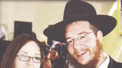 רב בית חב"ד במומביי גבריאל הולצברג ואישתו רבקה רב בית חב"ד במומביי גבריאל הולצברג ואישתו רבקה