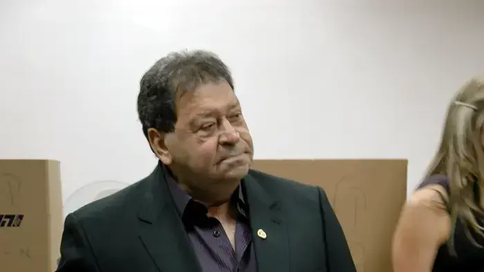 השר בנימין (פואד) בן אליעזר מצביע בפריימריז של מפלגת העבודה