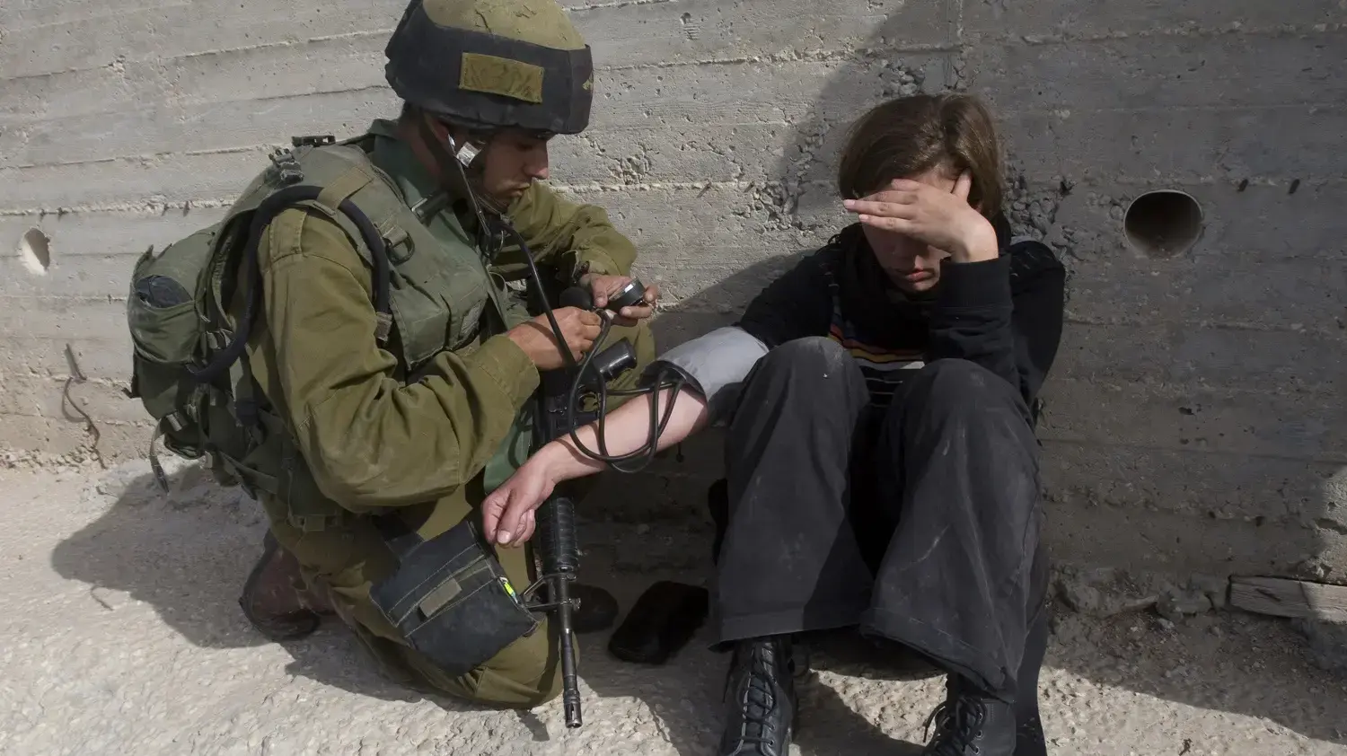 צלמת הארץ טס שפלן הוכתה על ידי חיילים בחברון