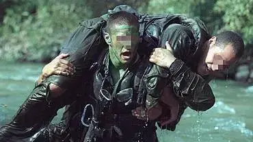 לוחמי סיירת יעל מתרגלים מעבר במכשול מים לוחמי סיירת יעל מתרגלים מעבר במכשול מים