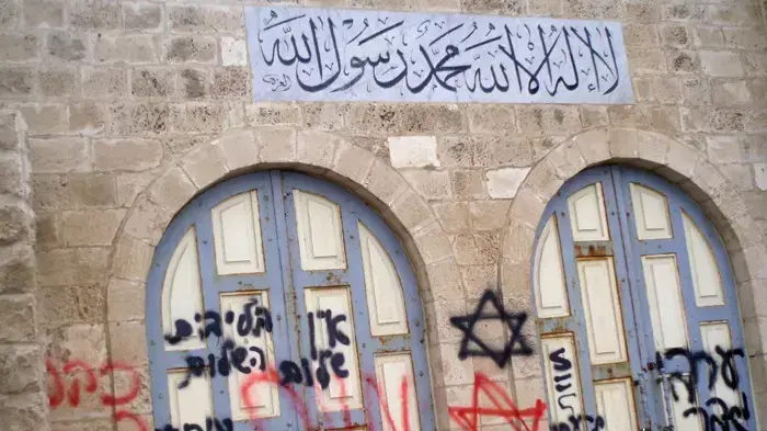 כתובות מוחמד חזיר על מסגד ביפו כתובות מוחמד חזיר על מסגד ביפו