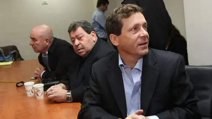  יצחק הרצוג ובנימין בן אליעזר בישיבת סיעת מפלגת העבודה