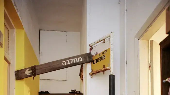 מסדרון+תחנת אוטובוס  יהודה הלוי 2