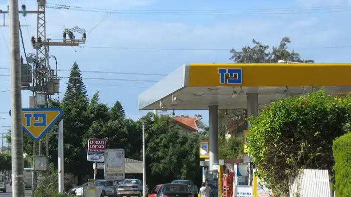 תחנת דלק של פז רחוב הרב קוק הרצליה תחנת דלק של פז רחוב הרב קוק הרצליה