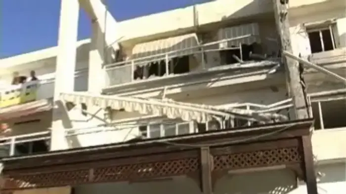 פגיעה ישירה בבניין באשדוד פגיעה ישירה בבניין באשדוד