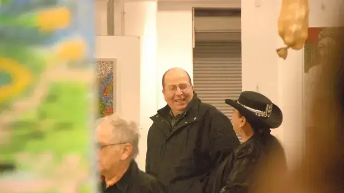 משה בוגי יעלון בתערוכת ציורים